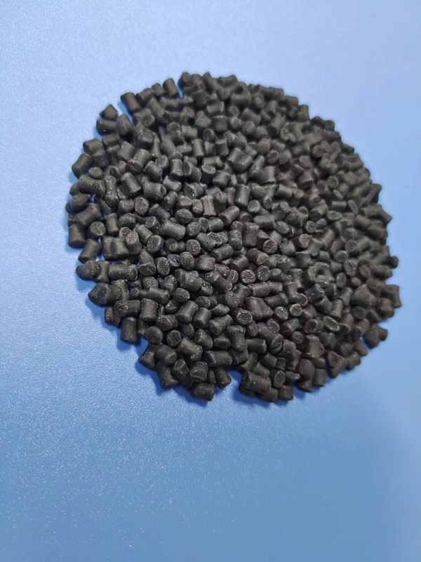 Desiccant Black Masterbatch for Use in Garbage Sacks, T-Shirt Bags, Promotional Sacks, and Injection Molding
